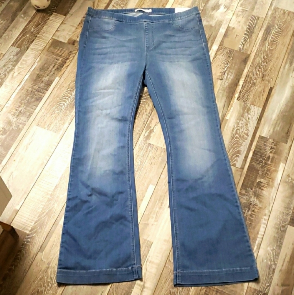 NWT- Ms Cello Mid Rise Pull On Flare Pant Size:2X